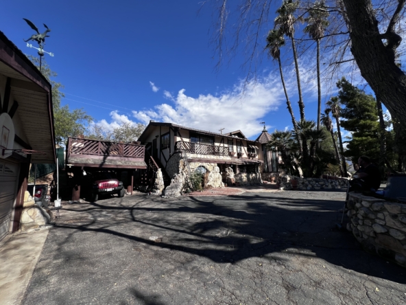 2025 10 10 15.12.07 592x444 - M1 Property with Structures for Sale